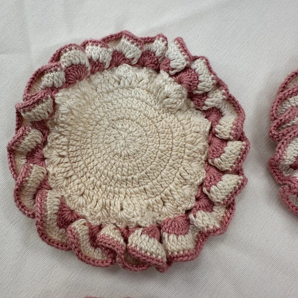 Set of 4 Handmade Crochet Coasters Cream Pink Scalloped Edged Drinkware‎